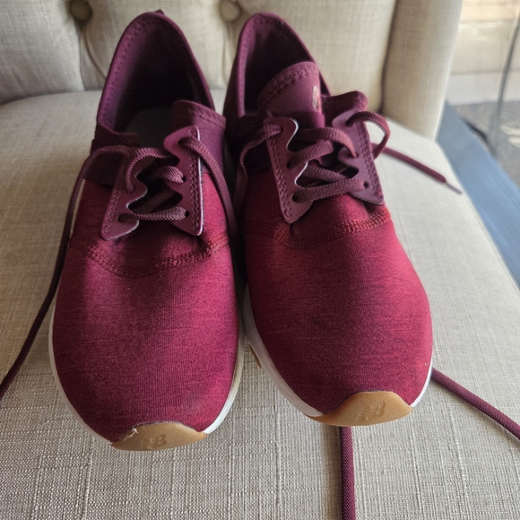 New Balance Fuel Core Maroon Athletic Shoe Women's Size 8 - Picture 2 of 4